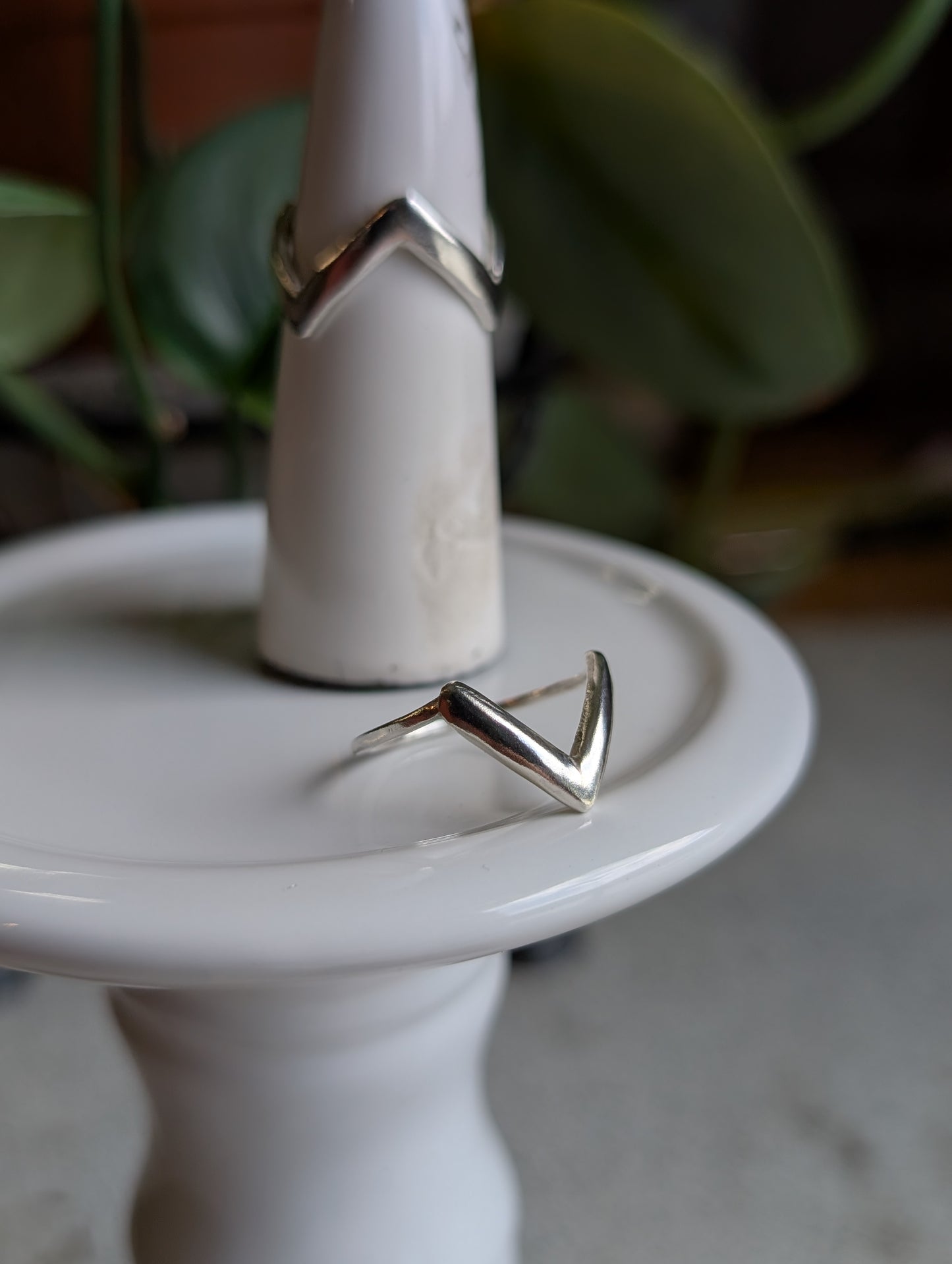 Chevron ring