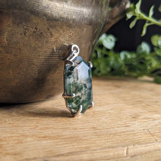 Moss agate and sterling silver claw setting pendant