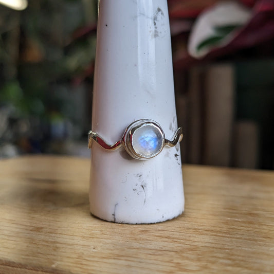 Rainbow moonstone and wave band ring