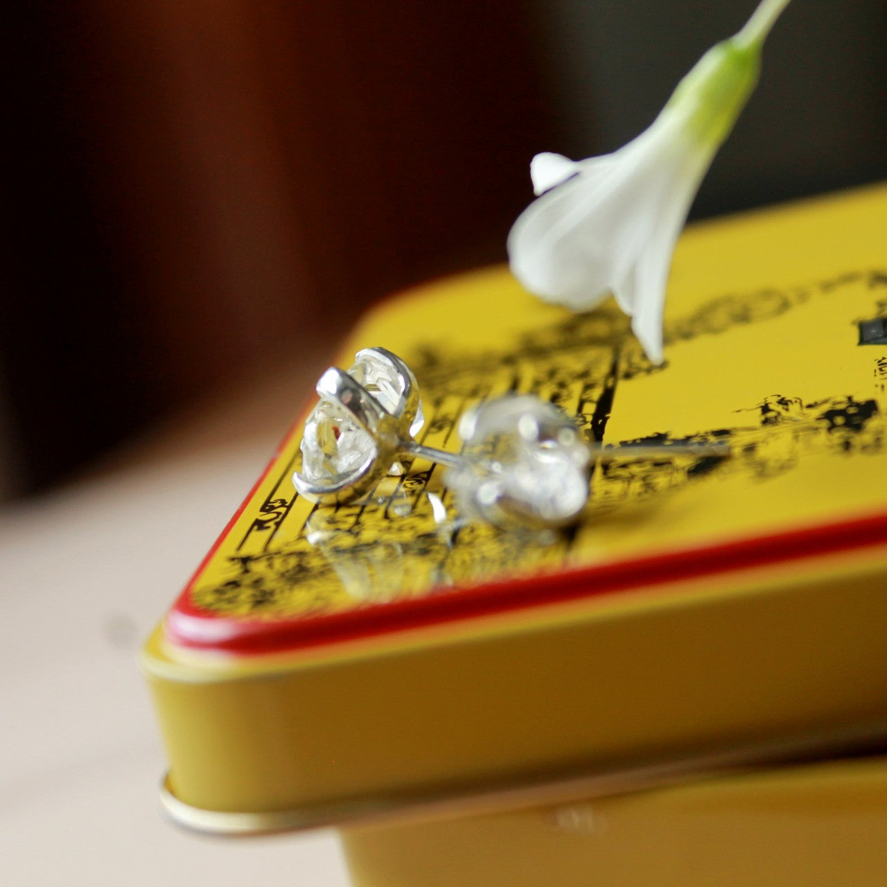 Herkimer Diamond Gemstuds - serti griffe