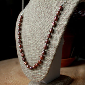 Collier court de perles en bronze (perles ovales moyennes)