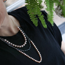 Charger l&#39;image dans la galerie, Collier court de perles en bronze (perles ovales moyennes)