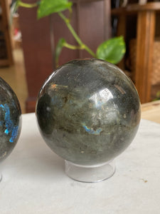 Labradorite sphere med