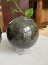Load image into Gallery viewer, Labradorite sphere med
