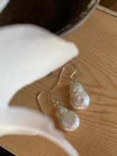 Load image into Gallery viewer, Pear shape Pearls Earrings