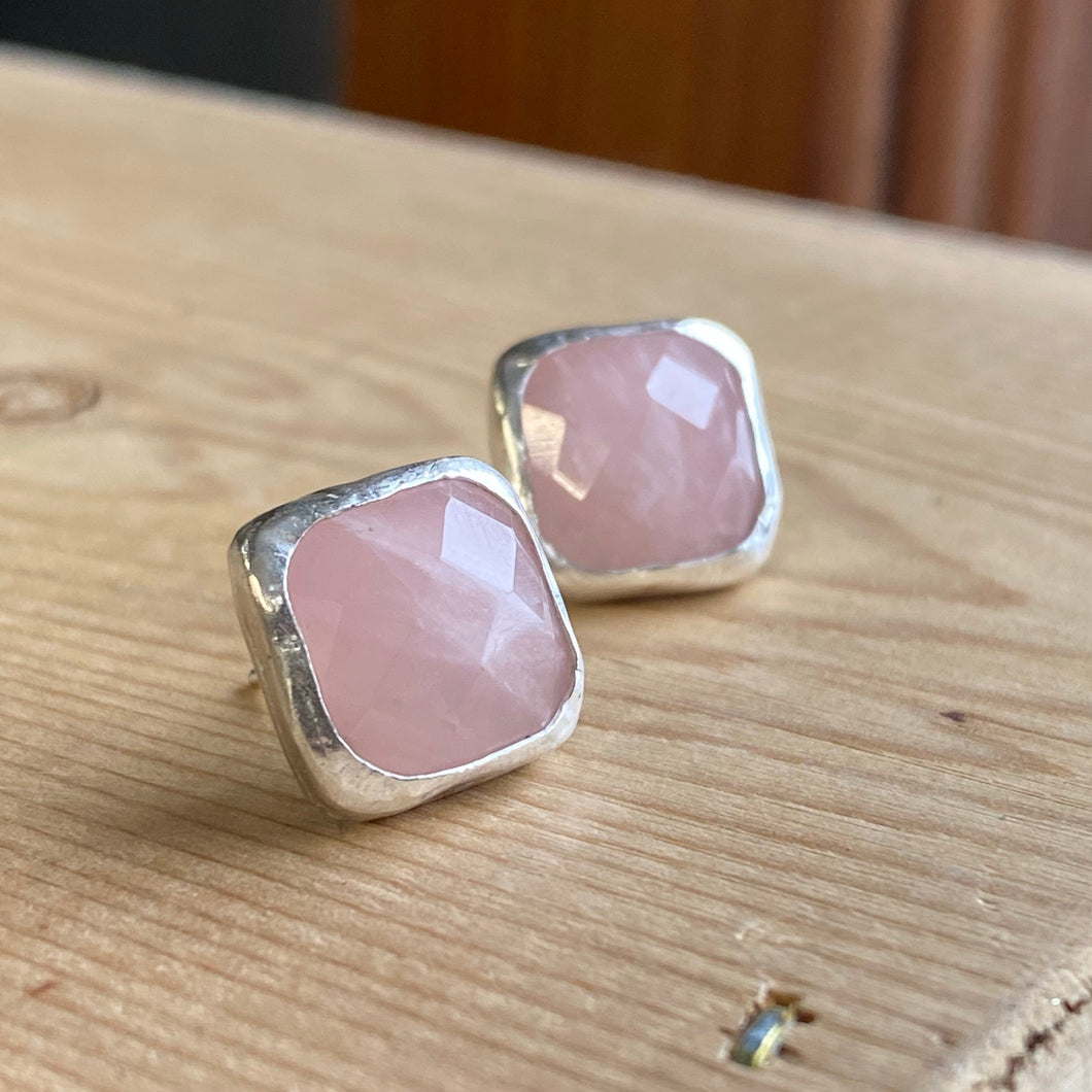 Boucles d'oreilles carrées en quartz rose