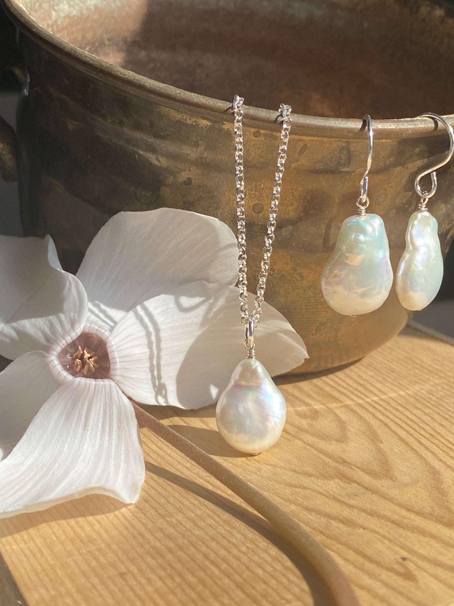 Collier de perles en forme de poire