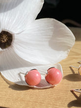 Load image into Gallery viewer, Pearls Studs- Tulips
