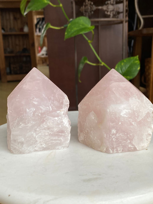 Rose Quartz Rough point med