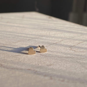 Petits clous d’oreilles en forme de cœur (3,5 mm)