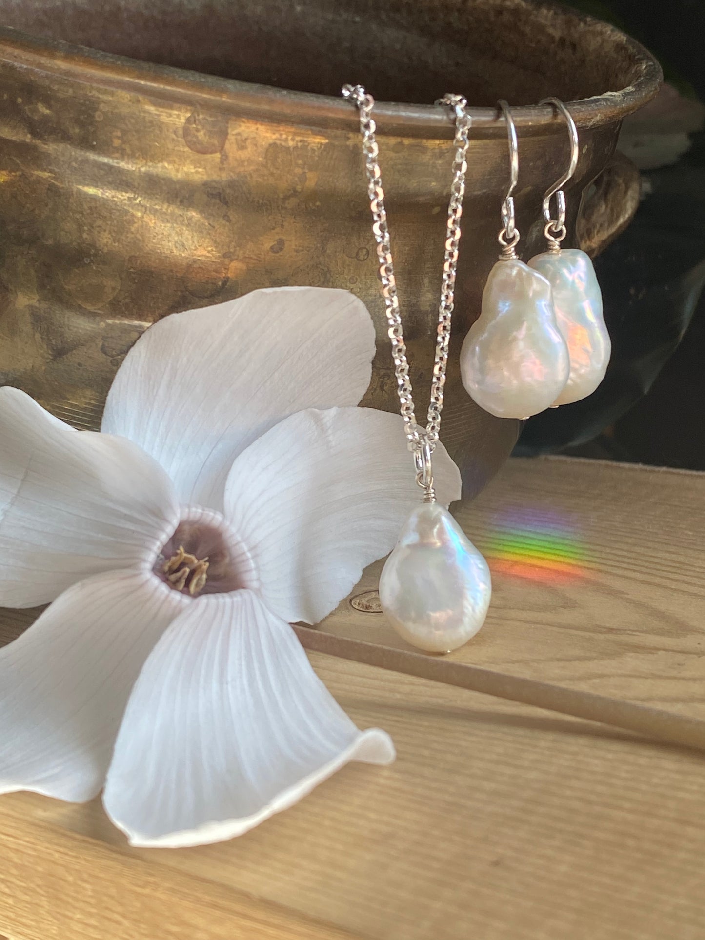Collier de perles en forme de poire