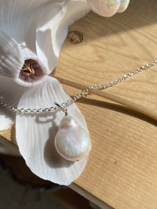 Collier de perles en forme de poire