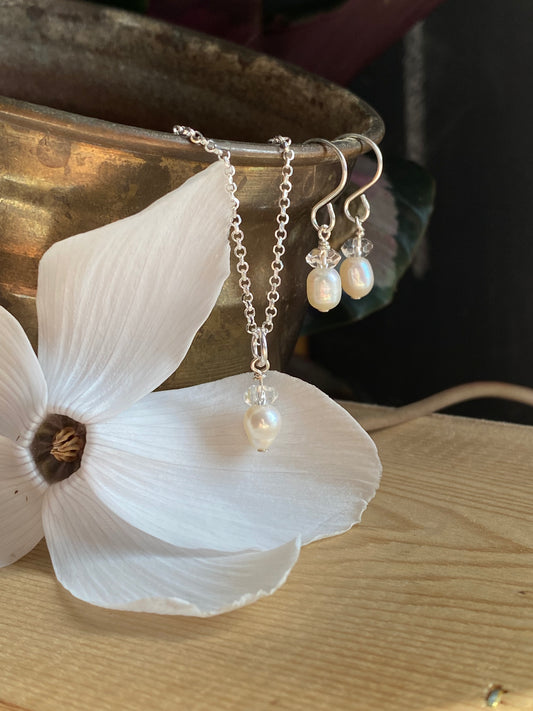 Sweet Pearls N Quartz Necklace