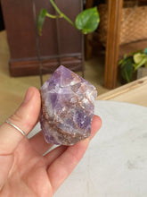 Load image into Gallery viewer, Amethyst chevron points