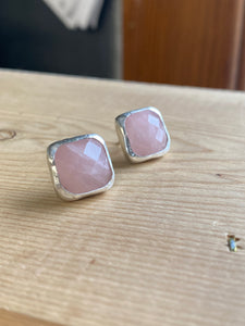 Boucles d'oreilles carrées en quartz rose