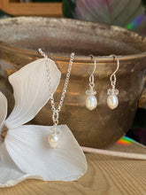 Load image into Gallery viewer, Sweet Pearls N Quartz Earrings