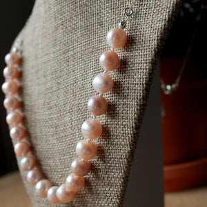 Collier court perles Blush (grosses perles rondes)